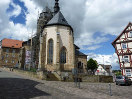 Einrüstung von St. Crescentius an der Südseite (Foto: Karl-Franz Thiede)